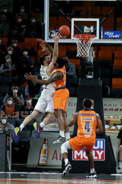 虽然胜利在 虽然胜利在